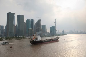 Skyscrapers-at-the-waterfront,-Huangpu-River,-Pudong,-Shanghai,-China